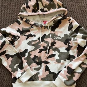 NWOT Women’s Guess Camouflage Cropped Hoodie